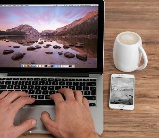 FCC chair accuses Verizon of throttling unlimited data to boost profits