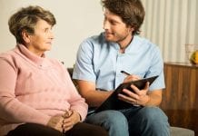 Estudia auxiliar de enfermería y consigue trabajo seguro Estudia auxiliar de enfermería y consigue trabajo seguro