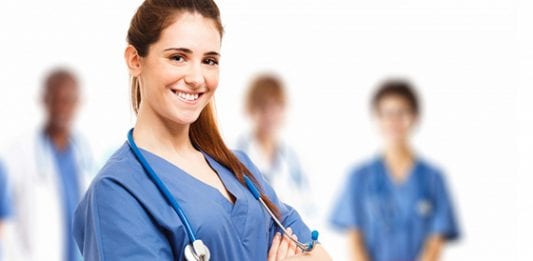 ¿ Qué hace un auxiliar de enfermería? Requisitos y funciones ¿ Qué hace un auxiliar de enfermería? Requisitos y funciones