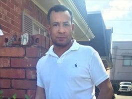 Un denunciante de inmigración y destierro Un denunciante de inmigración y destierro