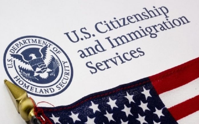 USCIS incrementará 10% los costos de trámites migratorios