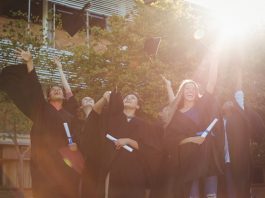 DACA se queda, te contamos cómo beneficiarte. DACA se queda, te contamos cómo beneficiarte.