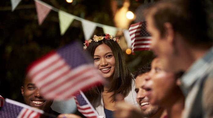 USCIS celebrará el 4 de Julio con ceremonias de naturalización a través del país USCIS celebrará el 4 de Julio con ceremonias de naturalización a través del país
