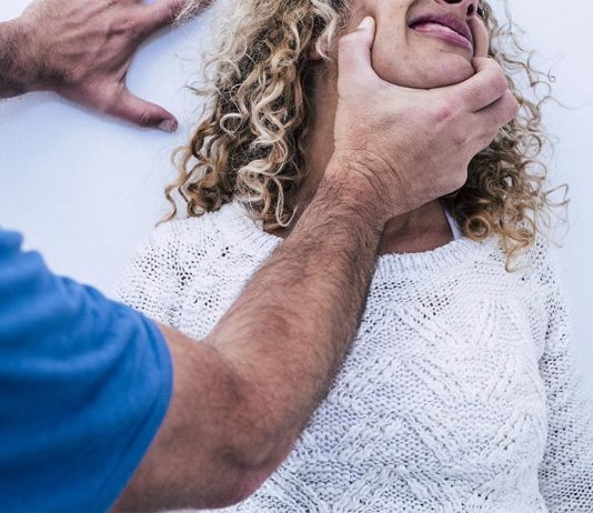 Estoy en una relación abusiva pero mi esposo es ciudadano, ¿ Qué puedo hacer? Estoy en una relación abusiva pero mi esposo es ciudadano, ¿ Qué puedo hacer?