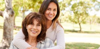 ¿ Puedo pedir a mi mamá si está indocumentada en EE.UU o debe salir del país? ¿ Puedo pedir a mi mamá si está indocumentada en EE.UU o debe salir del país?