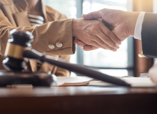 Si salí voluntariamente de U.S.A., pero ingresé de nuevo y ahora estoy casado, ¿ puedo arreglar con ayuda de un abogado de deportación? Si salí voluntariamente de U.S.A., pero ingresé de nuevo y ahora estoy casado, ¿ puedo arreglar con ayuda de un abogado de deportación?