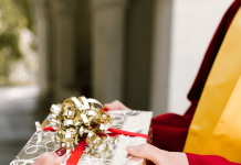 10 Distinct Graduation Present Concepts 10 Distinct Graduation Present Concepts